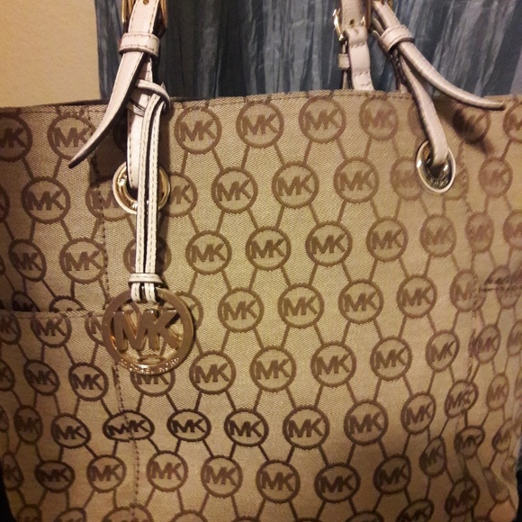 Michael Kors Handbags - Authentic Michael Kors Signature MK Tote